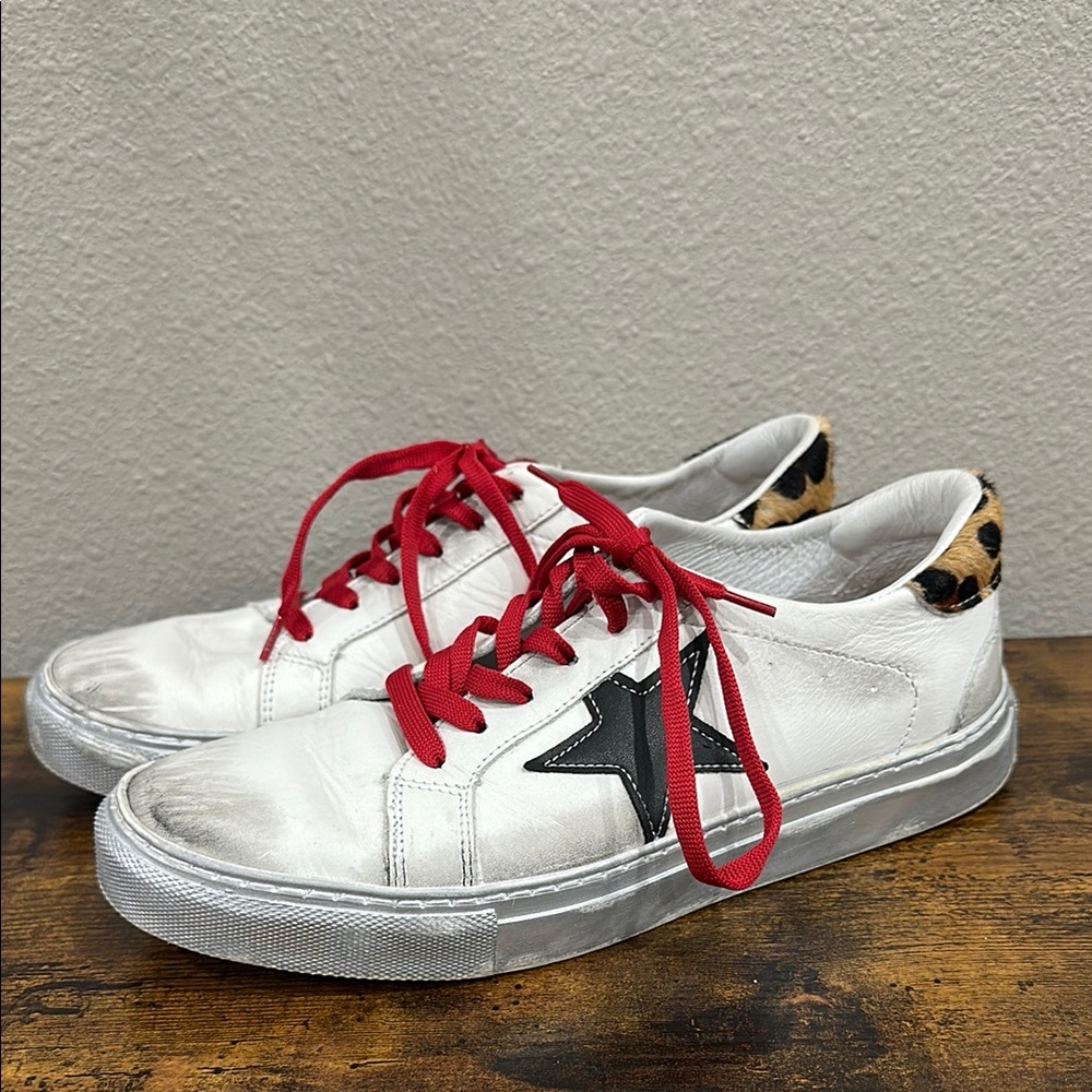 Dingo white shoes with red laces